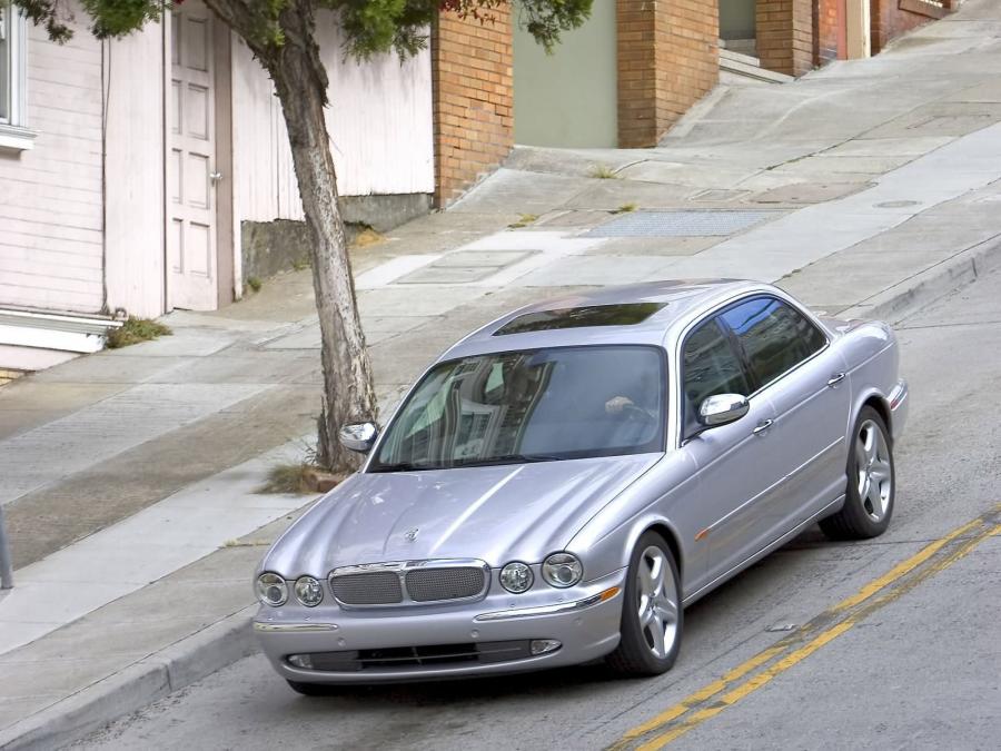  Jaguar XJ Super V8 2003 года  (фото 27 из 46)
